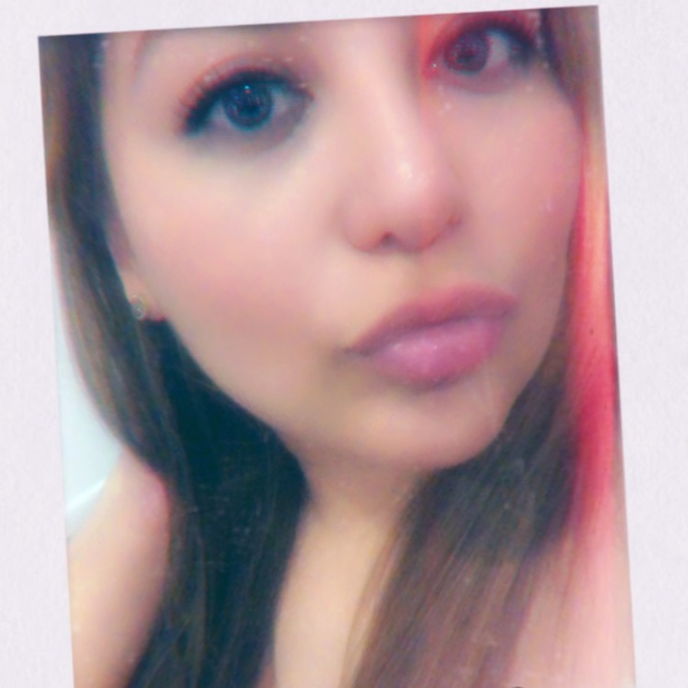 Meet your Posher, Alejandra